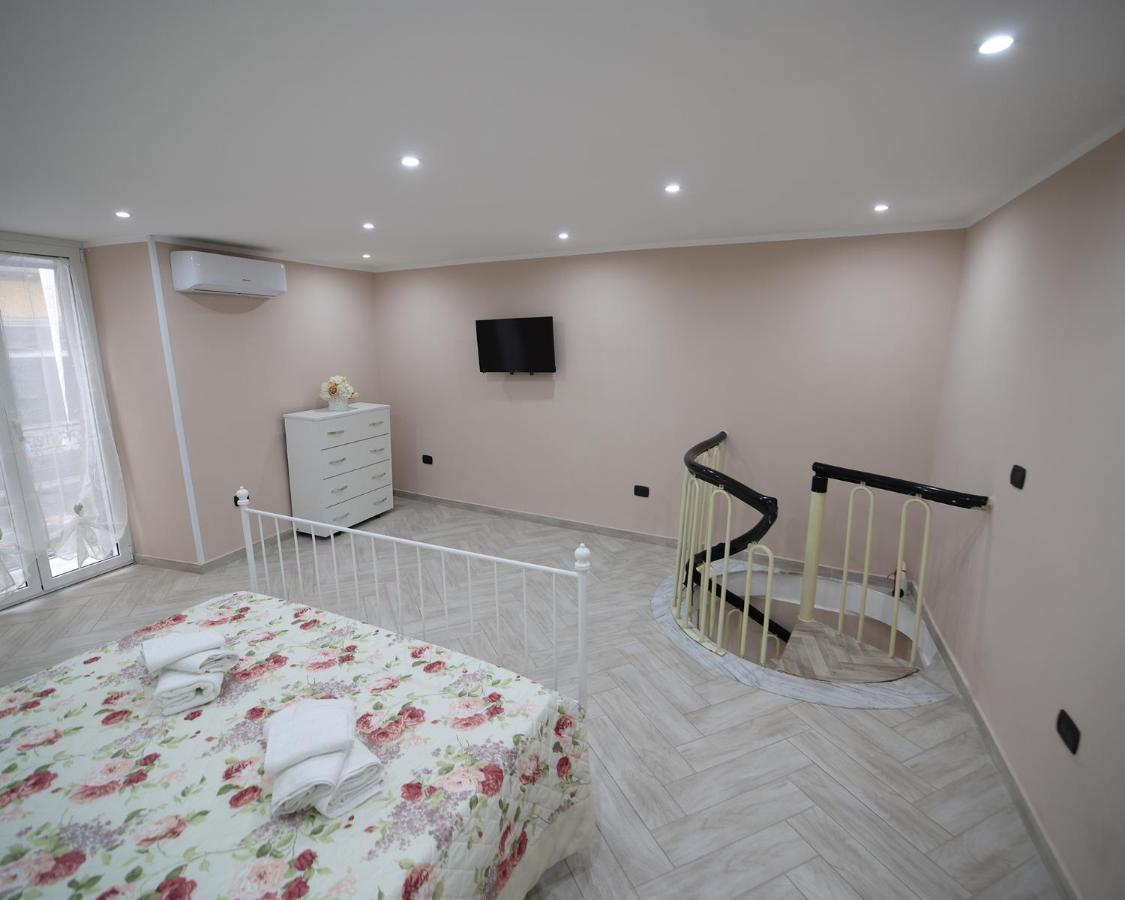 La Dimora Di Vittoria Apartment Napoli Bagian luar foto